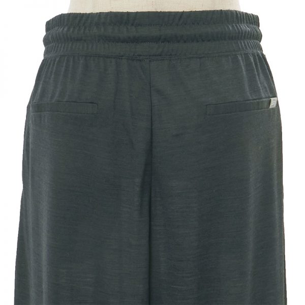 ここでしか買えない!人気ブランドと別注「リラクシーな春クロゼット」4選 éclat2026年5月号特集