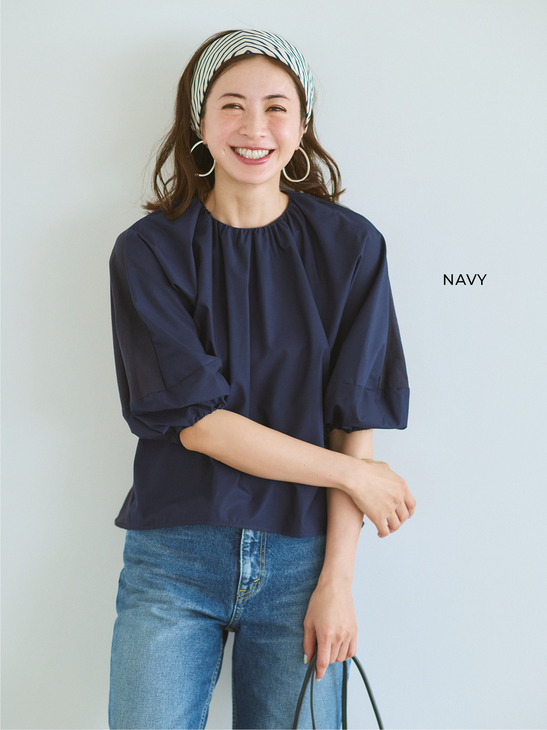 エムセブンデイズの【洗える】布帛ドッキングTシャツコーデ2