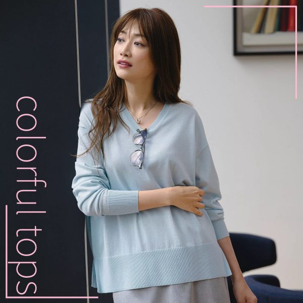 心弾む季節の主役は“きれい色”。大人の春色トップス【40代ファッション】