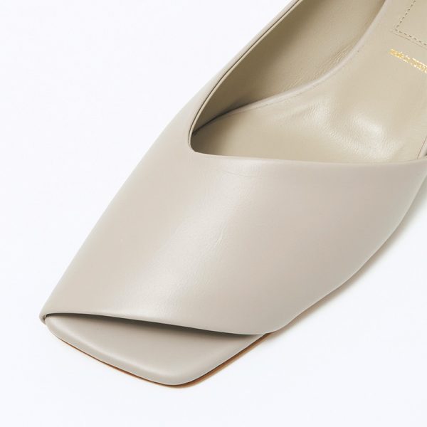 ここでしか買えない!人気ブランドと別注「リラクシーな春クロゼット」4選 éclat2026年5月号特集