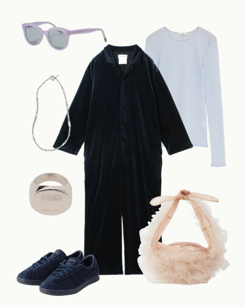 ネイビーのオールインワンにペールカラーをちりばめて