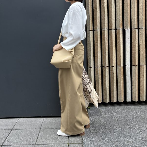 E by eclat【とろみ】揺れ感ドレープブラウス￥15,400