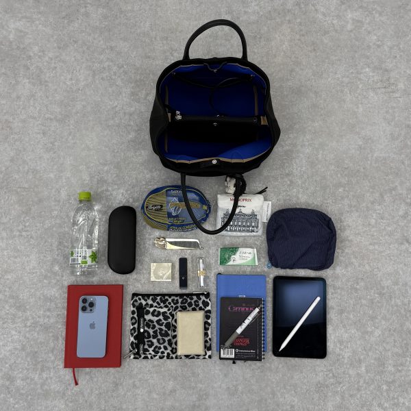 【50代 バッグ】エクラプレミアム編集長・工藤愛用のA.D.M.J.「軽量トートバッグ」を解説