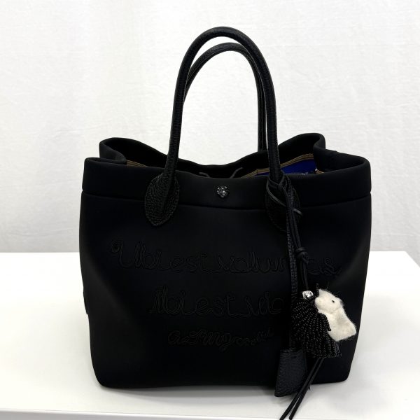 【50代 バッグ】エクラプレミアム編集長・工藤愛用のA.D.M.J.「軽量トートバッグ」を解説