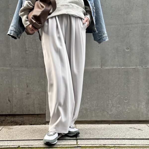 【50代 コーデ】所持率100%！スタッフ全員が愛用するイーバイエクラ「とろみ」アイテムの魅力とは？