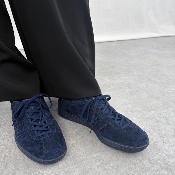 きれいめコーデを格上げする「adidas」大人の春スニーカー【40代ファッション】