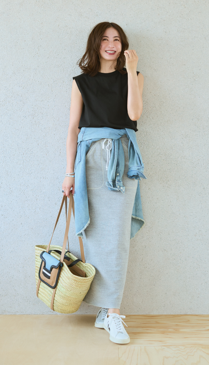 エムセブンデイズの渾身のパックTシャツ ノースリーブコーデ BLACK