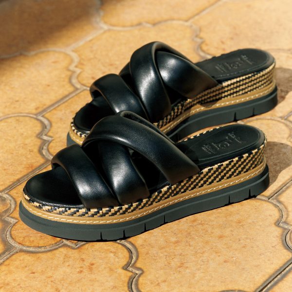 Luca Grossiの「ストローソールサンダル」 éclat2026年5月号特集