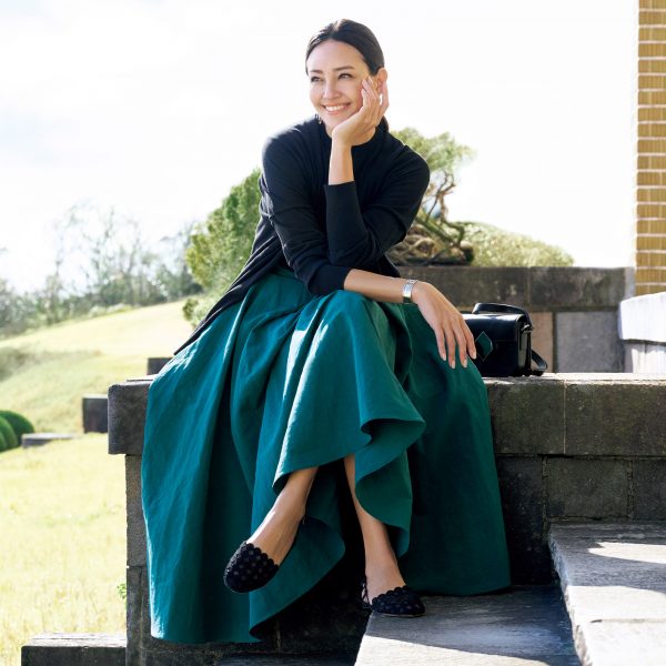 フォトジェニックな黒サンダル éclat2026年5月号特集