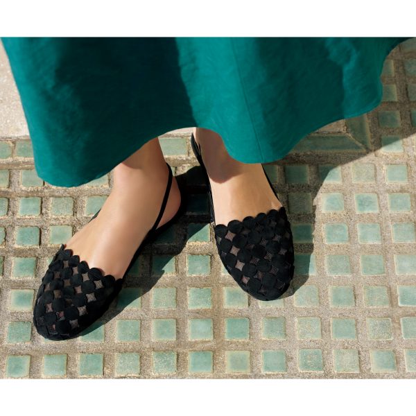 フォトジェニックな黒サンダル éclat2026年5月号特集