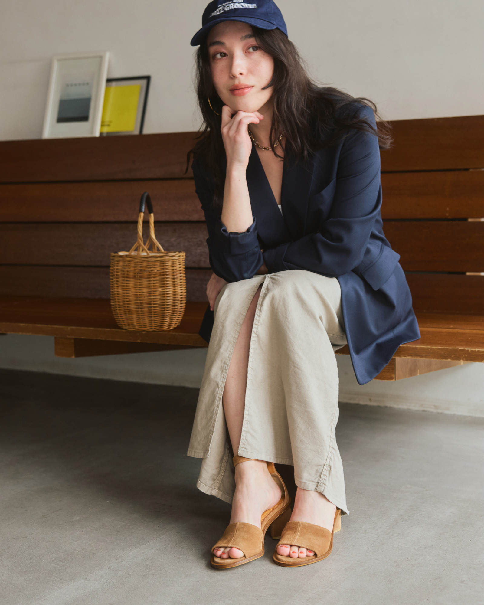 【RED CARD TOKYO】 再燃のデニムスカート、大人は360度美人のこれ一択! | GOOD THINGS Vol.105