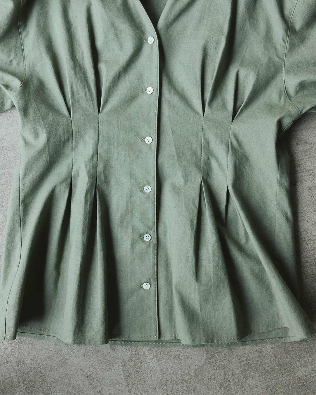 【suadeo】 ジャケット風ブラウスで春夏のマンネリをリセット！| GOOD THINGS Vol.104