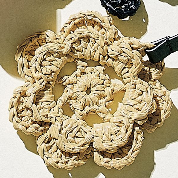 【50代 ファッション小物】ジル サンダー可憐なチャームに魅せられて éclat2026年5月号特集