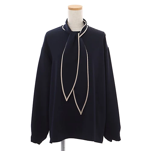 E by eclat【とろみ】スカーフつきブラウス￥19,800