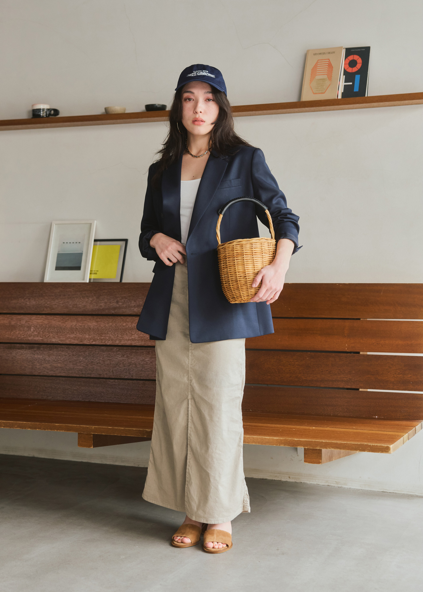 【RED CARD TOKYO】 再燃のデニムスカート、大人は360度美人のこれ一択! | GOOD THINGS Vol.105