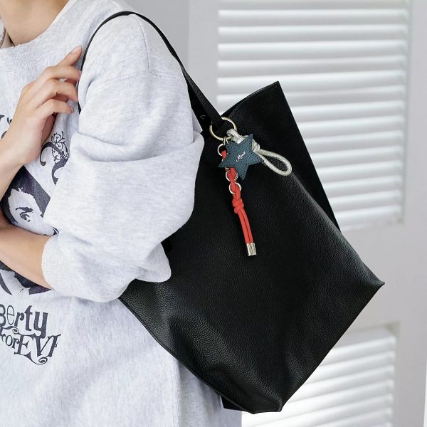 12closet【軽量】チャーム付き床革トートバッグ￥15,400