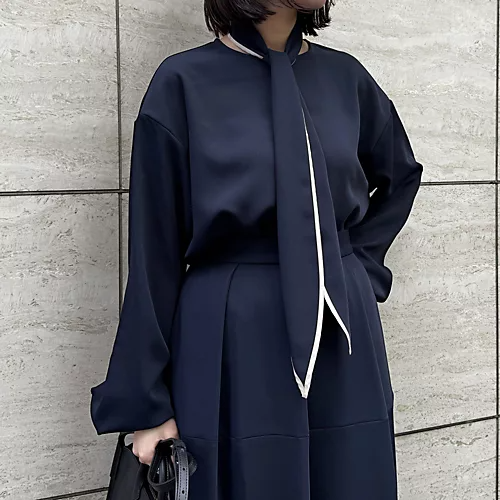 E by eclat【とろみ】スカーフつきブラウス¥19,800