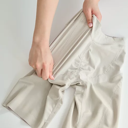 BRADELIS New York peace×eclat平たいお尻をキュッと底上げ！ローライズらくちんガードル￥4,730