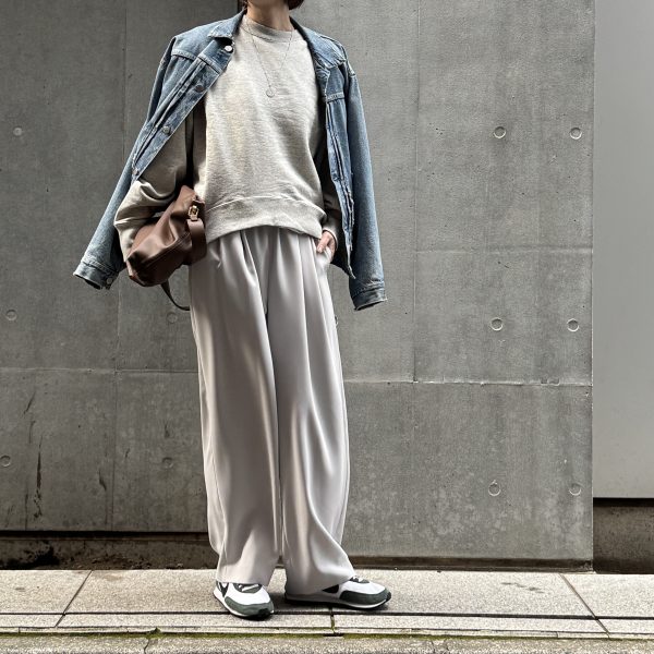 【50代 コーデ】所持率100%！スタッフ全員が愛用するイーバイエクラ「とろみ」アイテムの魅力とは？