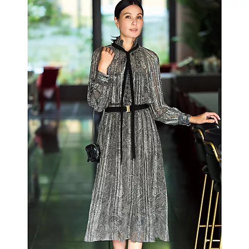 L’UNE×eclat【別注】ベルトつきプリーツドレス