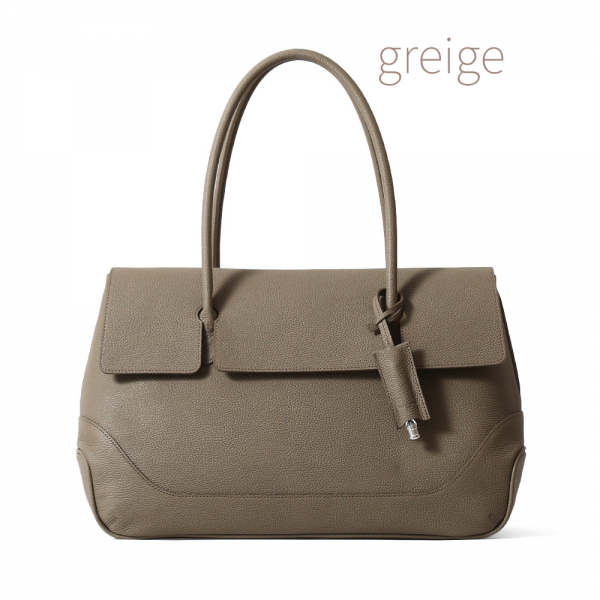 「PELLE MORBIDA(ペッレモルビダ)」のフラップトートバッグ グレージュ