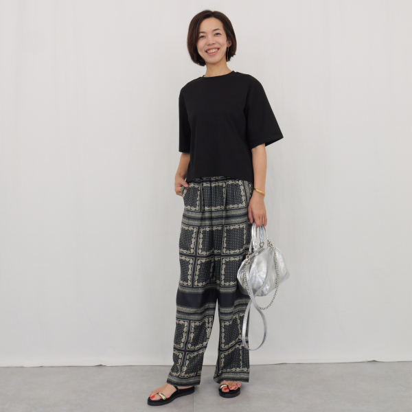 「これを買えば間違いない」売上No.1「パックT」を美女組身長別12コーデで検証【40代ファッション】