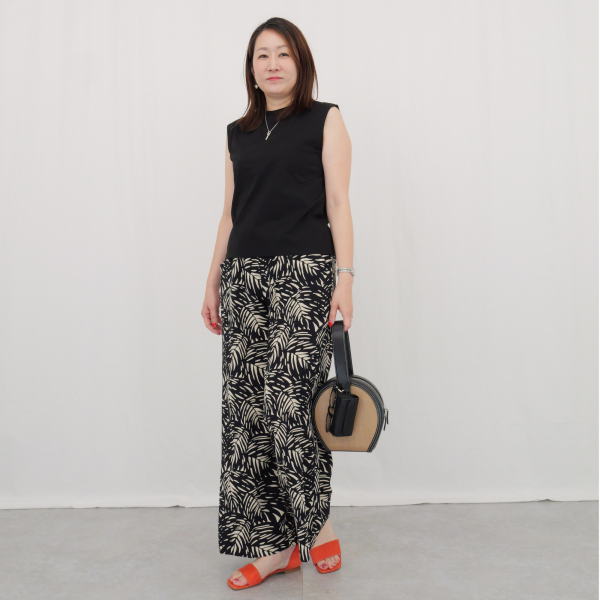 「これを買えば間違いない」売上No.1「パックT」を美女組身長別12コーデで検証【40代ファッション】