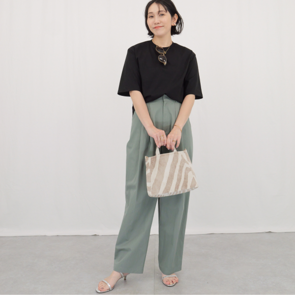 「これを買えば間違いない」売上No.1「パックT」を美女組身長別12コーデで検証【40代ファッション】