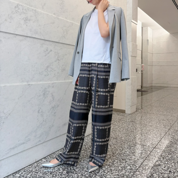 即完売の「大人の柄パンツ」が復刻！初夏コーデでご紹介【40代ファッション】