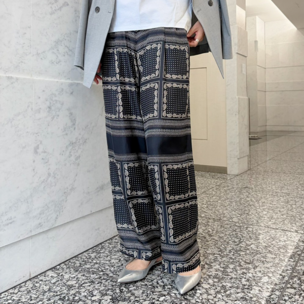 即完売の「大人の柄パンツ」が復刻！初夏コーデでご紹介【40代ファッション】