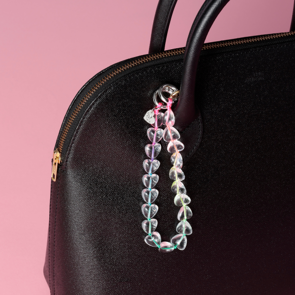 昨年即完した「CADEAUX PLUS（カドープラス）」のスマホストラップ｜新型＆Marisol先行カラー販売開始！