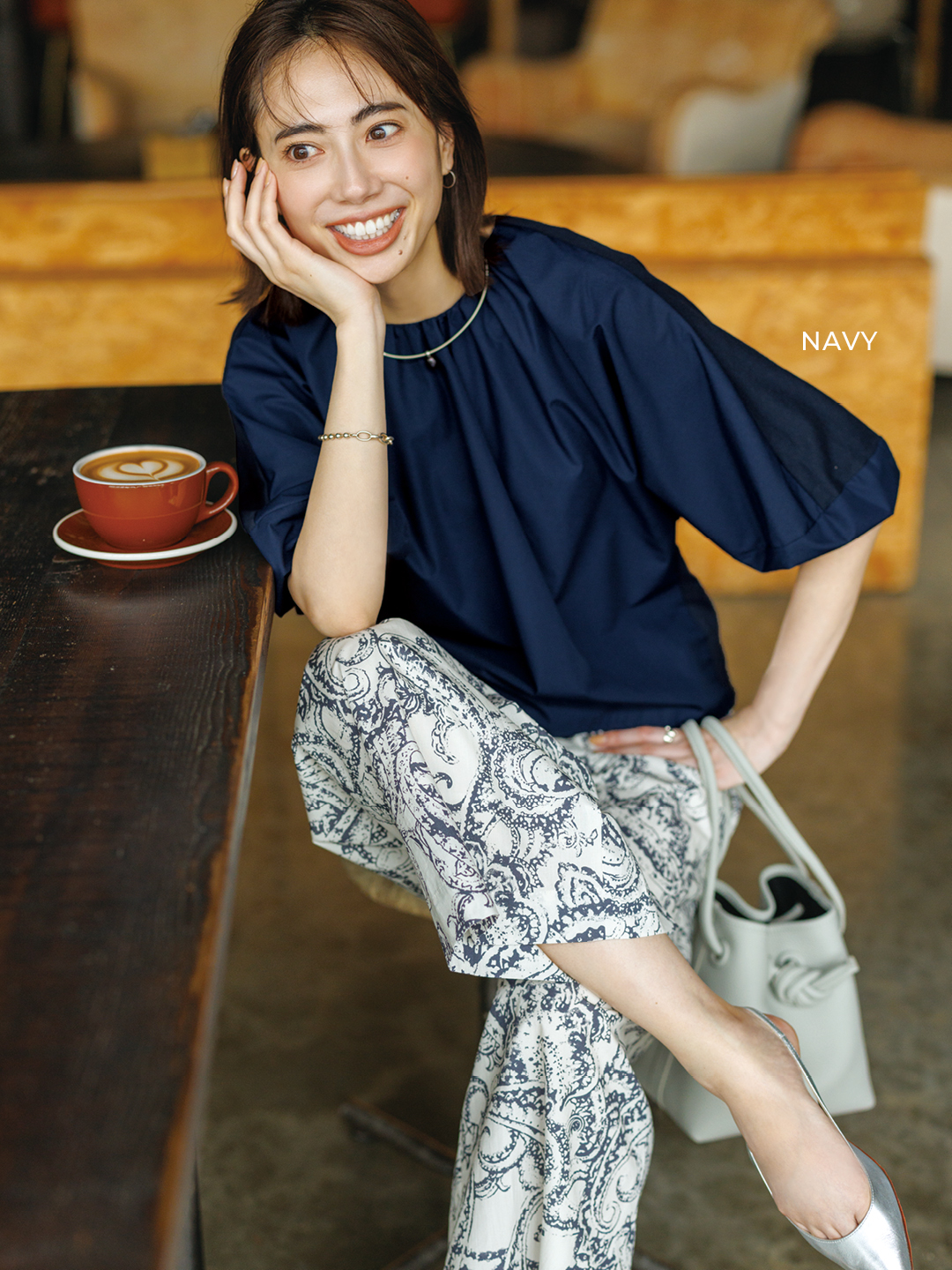 エムセブンデイズの【洗える】布帛ドッキングTシャツコーデ