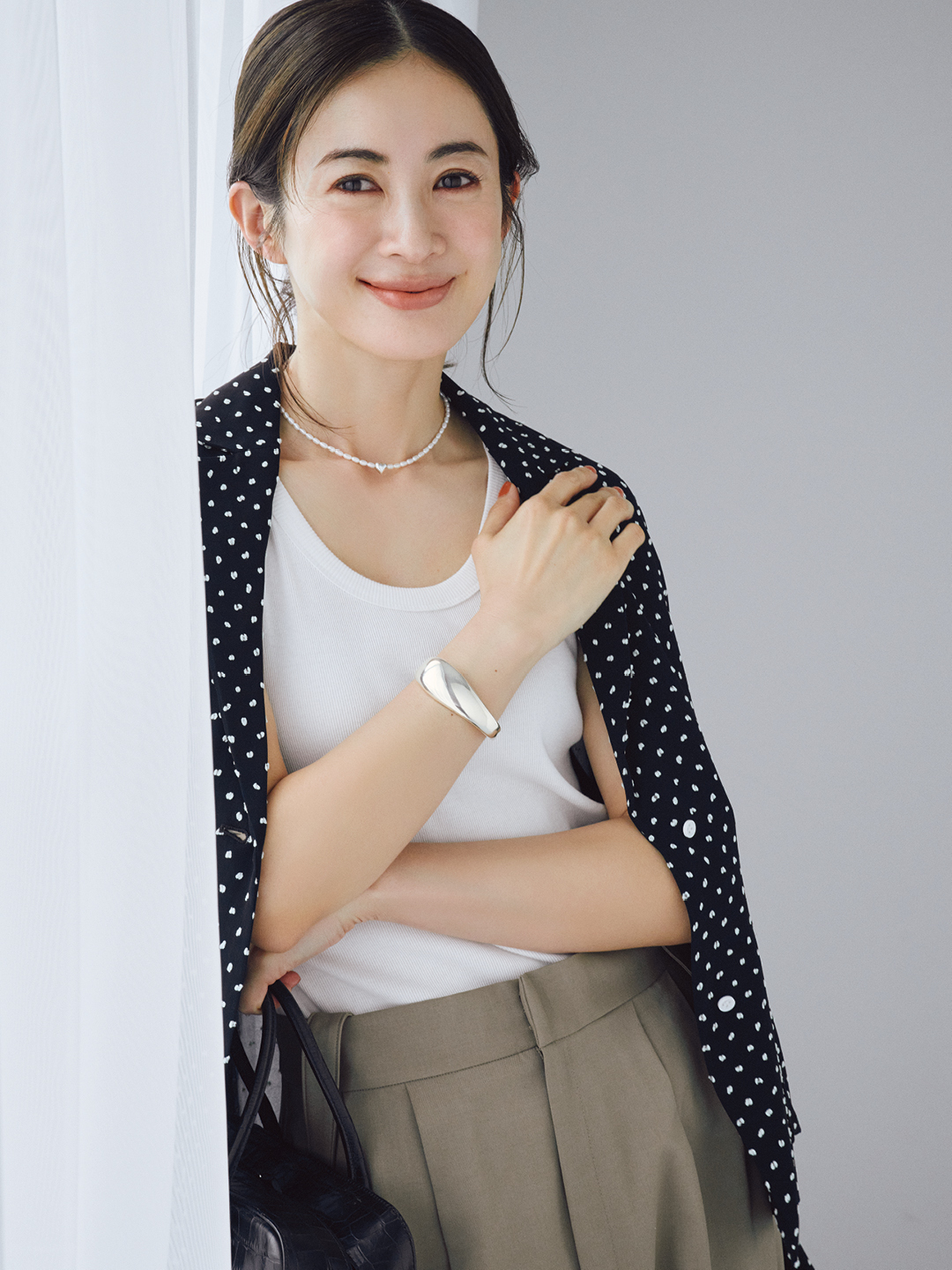 クイップクエイント noan pearl necklaceとフィリップ オーディベール シルバーバングルコーデ