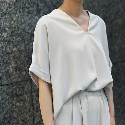 E by eclat【とろみ】Vネックブラウス￥12,100