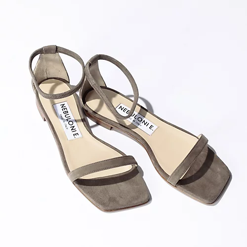 NEBULONI E.×eclatアンクルゴムフラットサンダル￥64,900