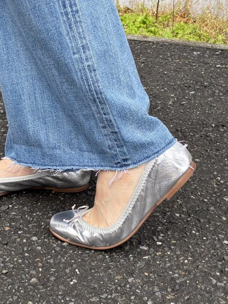 farfalleスクエアギャザーバレエ¥12,100シルバーメタル、他3色