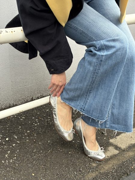 farfalleスクエアギャザーバレエ¥12,100シルバーメタル、他3色