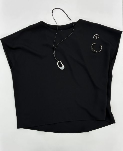 【50代 コーデ】所持率100%！スタッフ全員が愛用するイーバイエクラ「とろみ」アイテムの魅力とは？