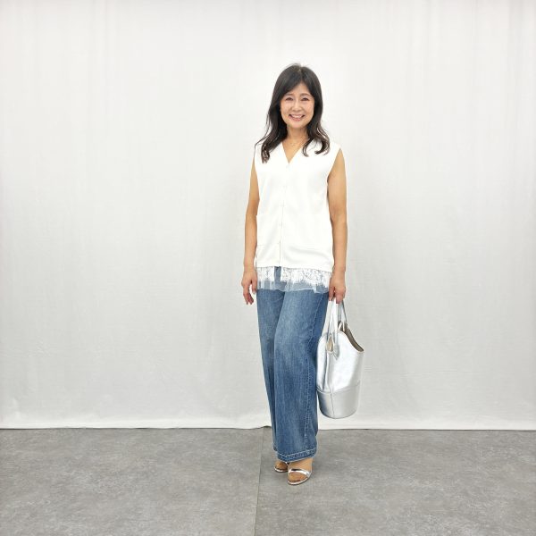 「デニムが似合わなくなった？」50代の悩みに応える、RED CARD TOKYO×エクラ別注 夏の美脚ソフトデニム