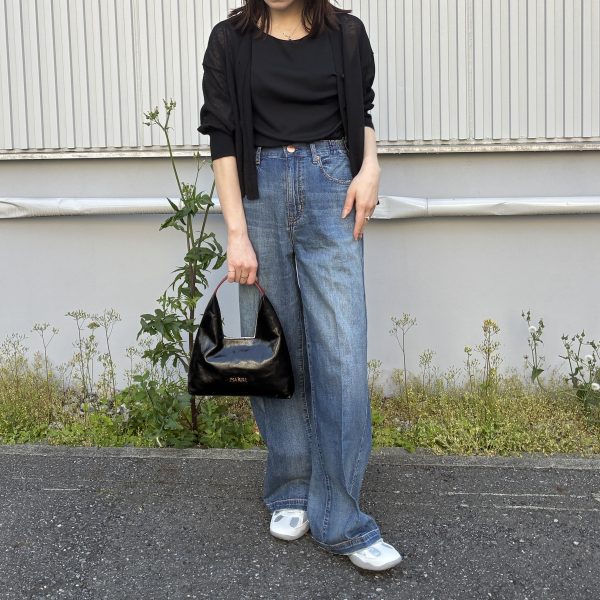 「デニムが似合わなくなった？」50代の悩みに応える、RED CARD TOKYO×エクラ別注 夏の美脚ソフトデニム