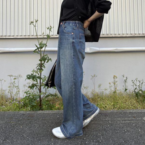 「デニムが似合わなくなった？」50代の悩みに応える、RED CARD TOKYO×エクラ別注 夏の美脚ソフトデニム