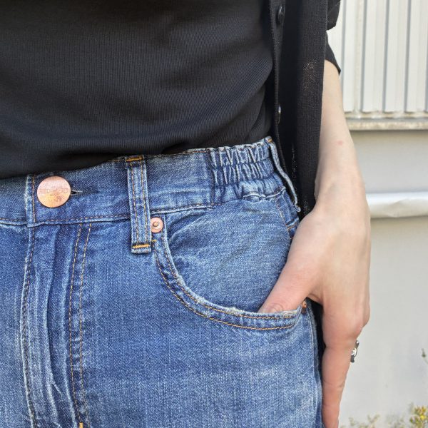 「デニムが似合わなくなった？」50代の悩みに応える、RED CARD TOKYO×エクラ別注 夏の美脚ソフトデニム