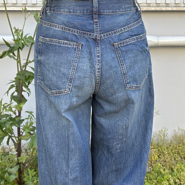 「デニムが似合わなくなった？」50代の悩みに応える、RED CARD TOKYO×エクラ別注 夏の美脚ソフトデニム