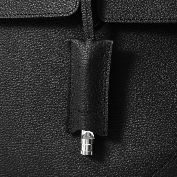 「PELLE MORBIDA(ペッレモルビダ)」のフラップトートバッグ ホイッスル付き