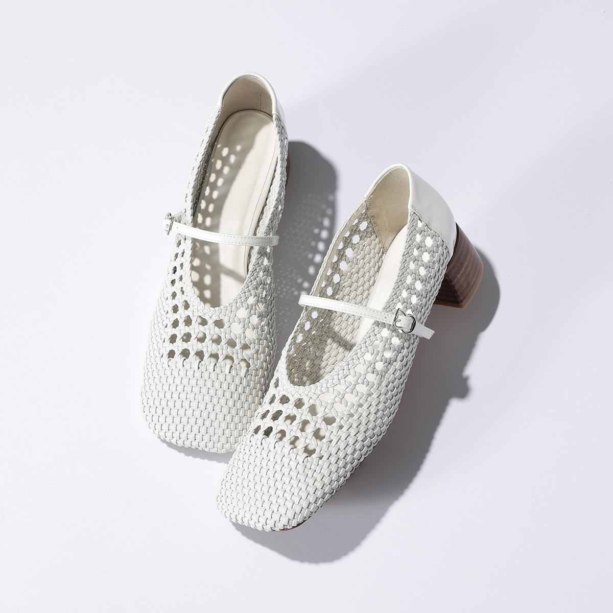 フォルム美人なスウェット×女っぽ靴でつくる初夏の6Style