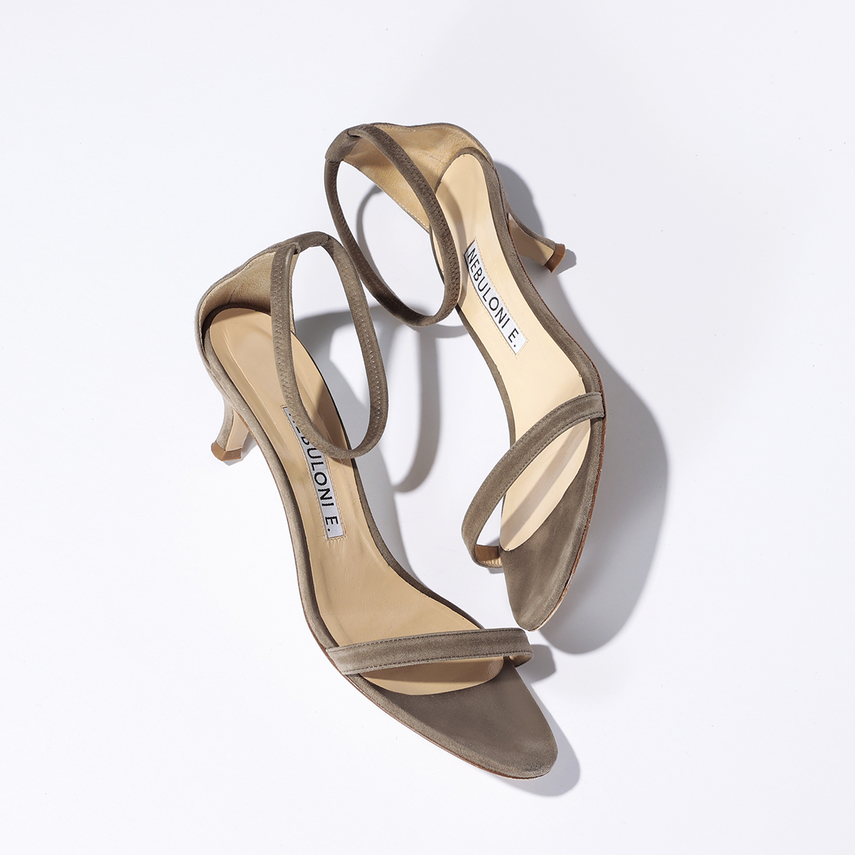 フォルム美人なスウェット×女っぽ靴でつくる初夏の6Style