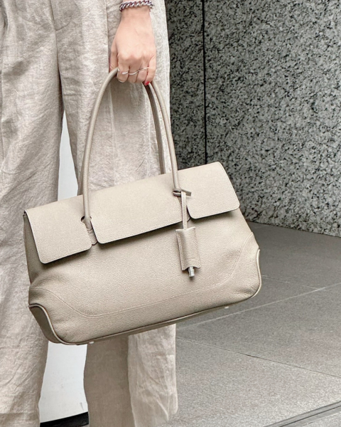 エディター東原妙子さんがディレクション!「PELLE MORBIDA(ペッレモルビダ)」のフラップトートバッグ