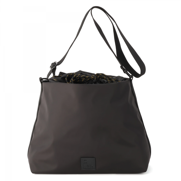 【40代・50代 旅】春初夏の旅に活躍する｜超軽量撥水ブルゾン