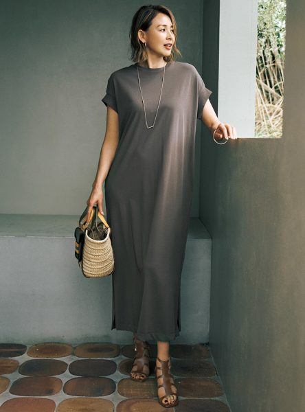 40代・50代夏ファッション|「リュクスなカジュアル」Tシャツ、ブラウス、ワンピースほか éclat2026年7・8月合併号特集