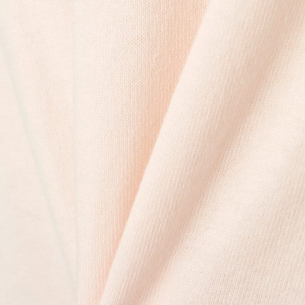 50代夏ファッション|素肌にうれしい、夏の選択。軽やかに楽しむカシミヤ éclat2026年7・8月合併号特集